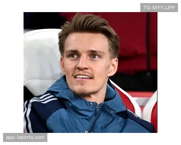 厄德高与B费战术角色分化：前插频率上升，球权分配更集中