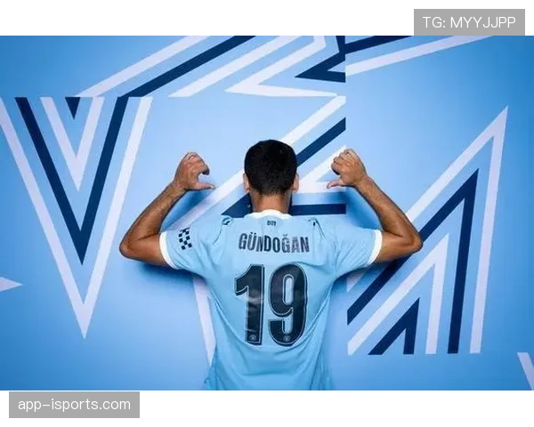 京多安回撤组织如何成为曼城关键战的中场枢纽？