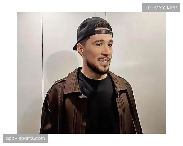 刚刷到德文·布克的厨房，冰箱里的东西比我整月工资还贵